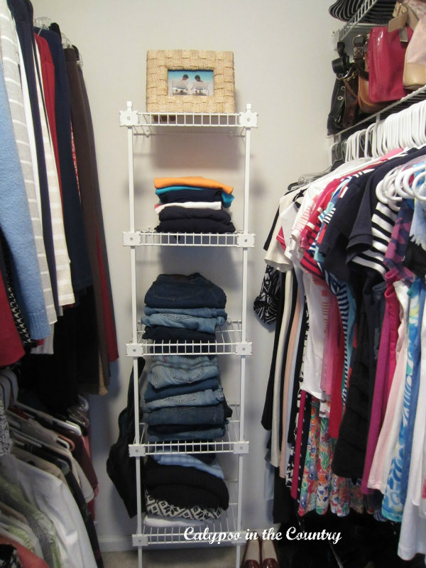 closet with wire shelves