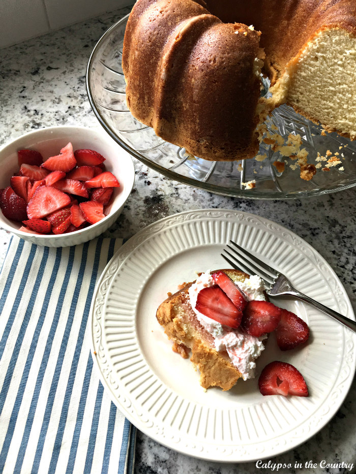 Strawberries with pound cake