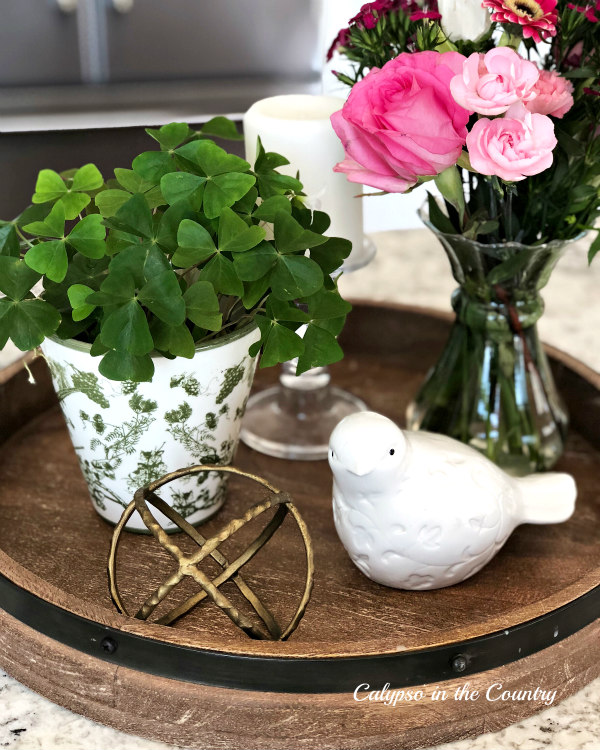 Decorating with green using shamrocks and flowers on round tray