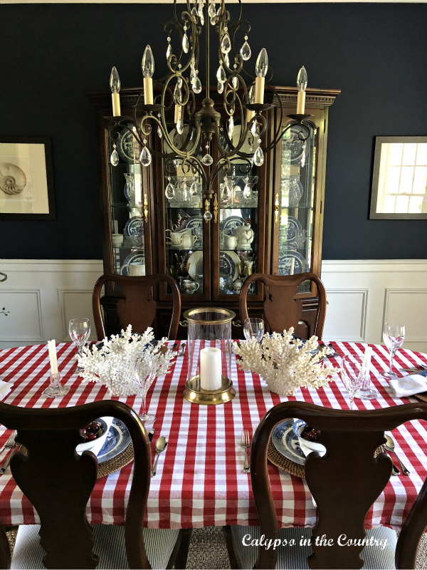 Patriotic Decor in Navy Dining Room