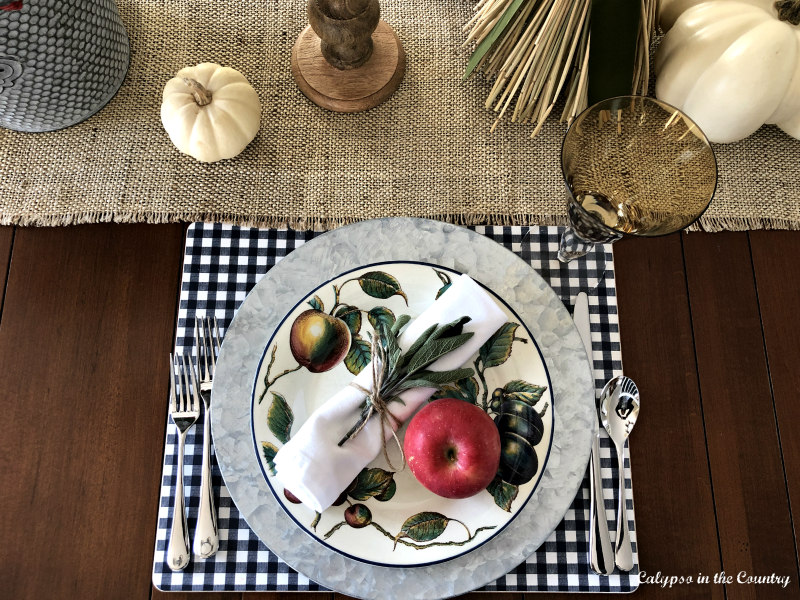 Casual thanksgiving Place Setting with Apple