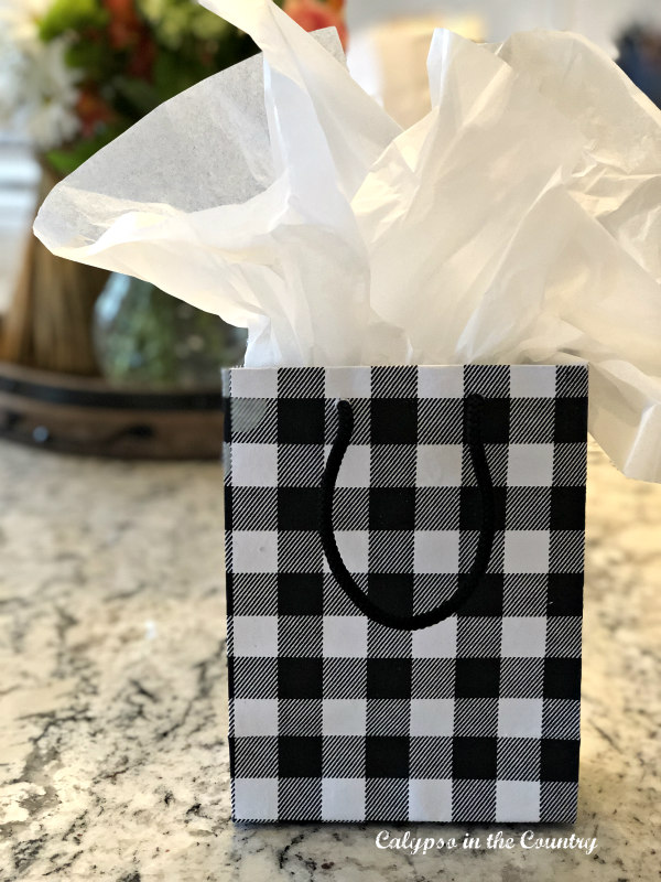 black and white gift bag - practical hostess gifts for Thanksgiving