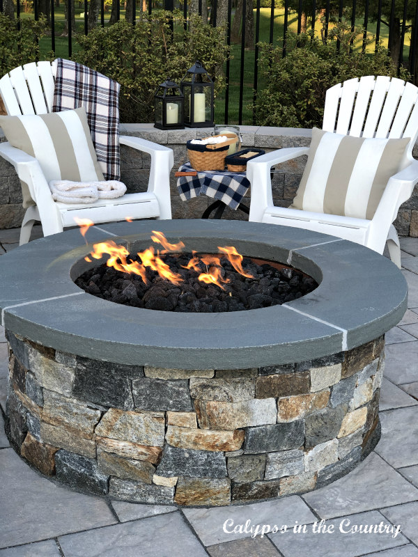 Stone firepit and adirondack chairs - simple ideas for outdoor spaces