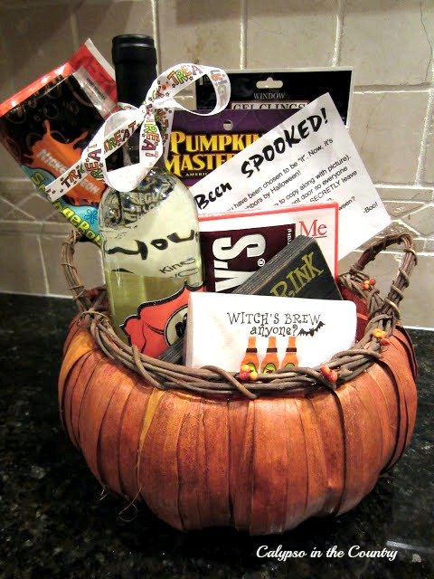 Spook basket for treats for the neighbors - Halloween Inspiration