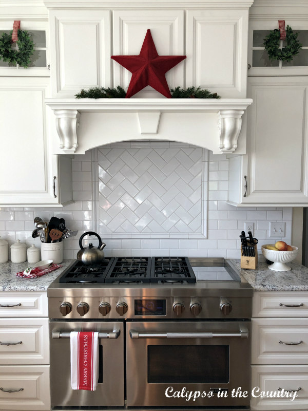 Red star over kitchen stove - Christmas Kitchen ideas