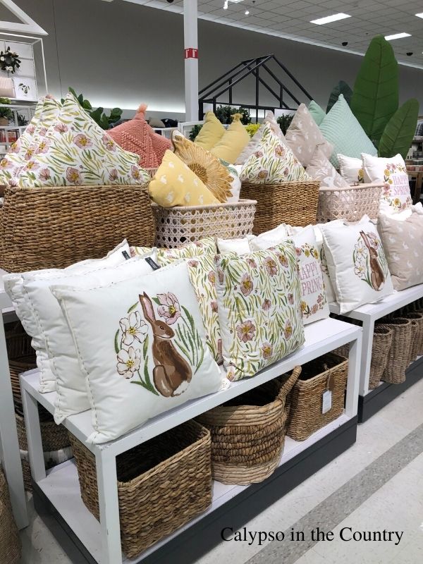 spring pillow store display - favorite blog posts