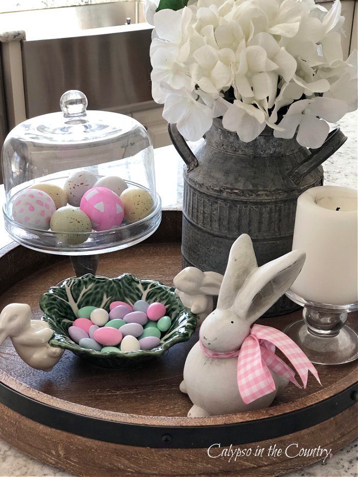 Round tray with Easter decor