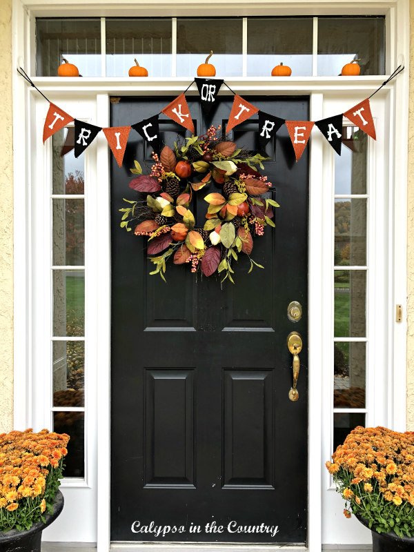 Halloween front porch - October decorating ideas