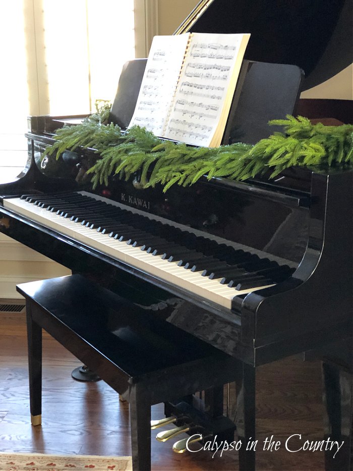 Black piano decorated with Christmas garland - simple vignettes
