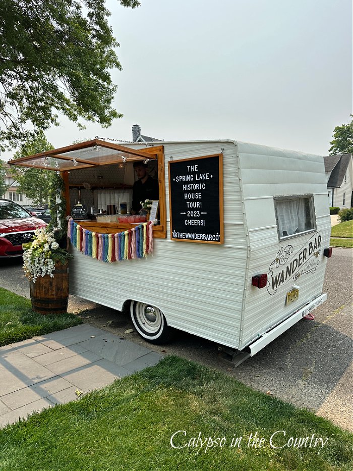 Wanderbar white mobile bar - get ready for summer