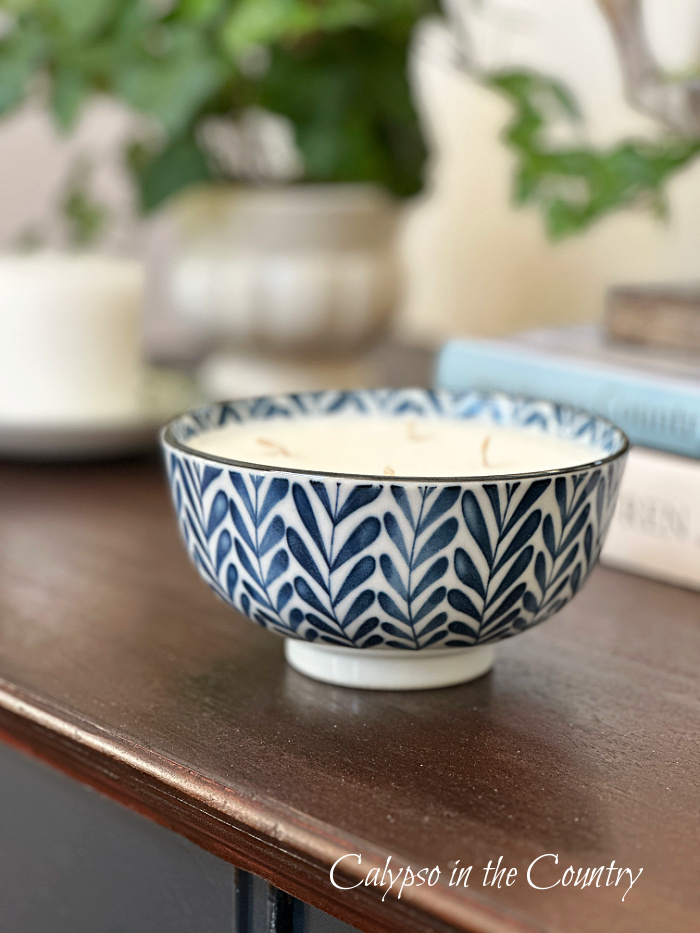 Candle in blue and white porcelain bowl on table